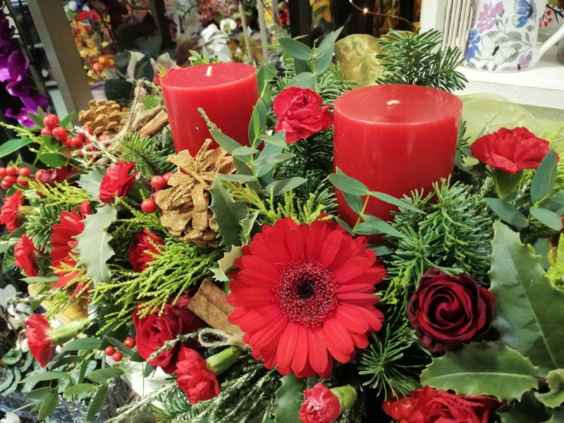 Christmas Mantle Arrangement