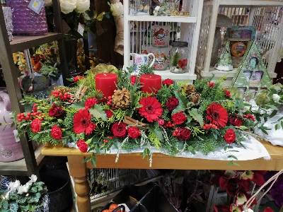 Christmas Mantle Arrangement